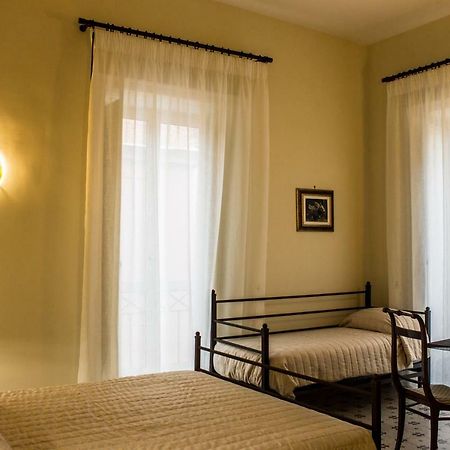 Don Angelo Petito Bed & Breakfast Napoli Bagian luar foto