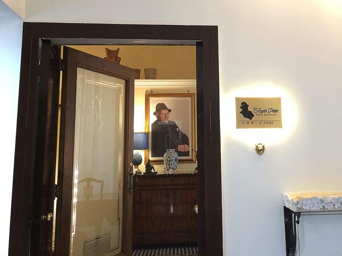 Don Angelo Petito Bed & Breakfast Napoli Bagian luar foto