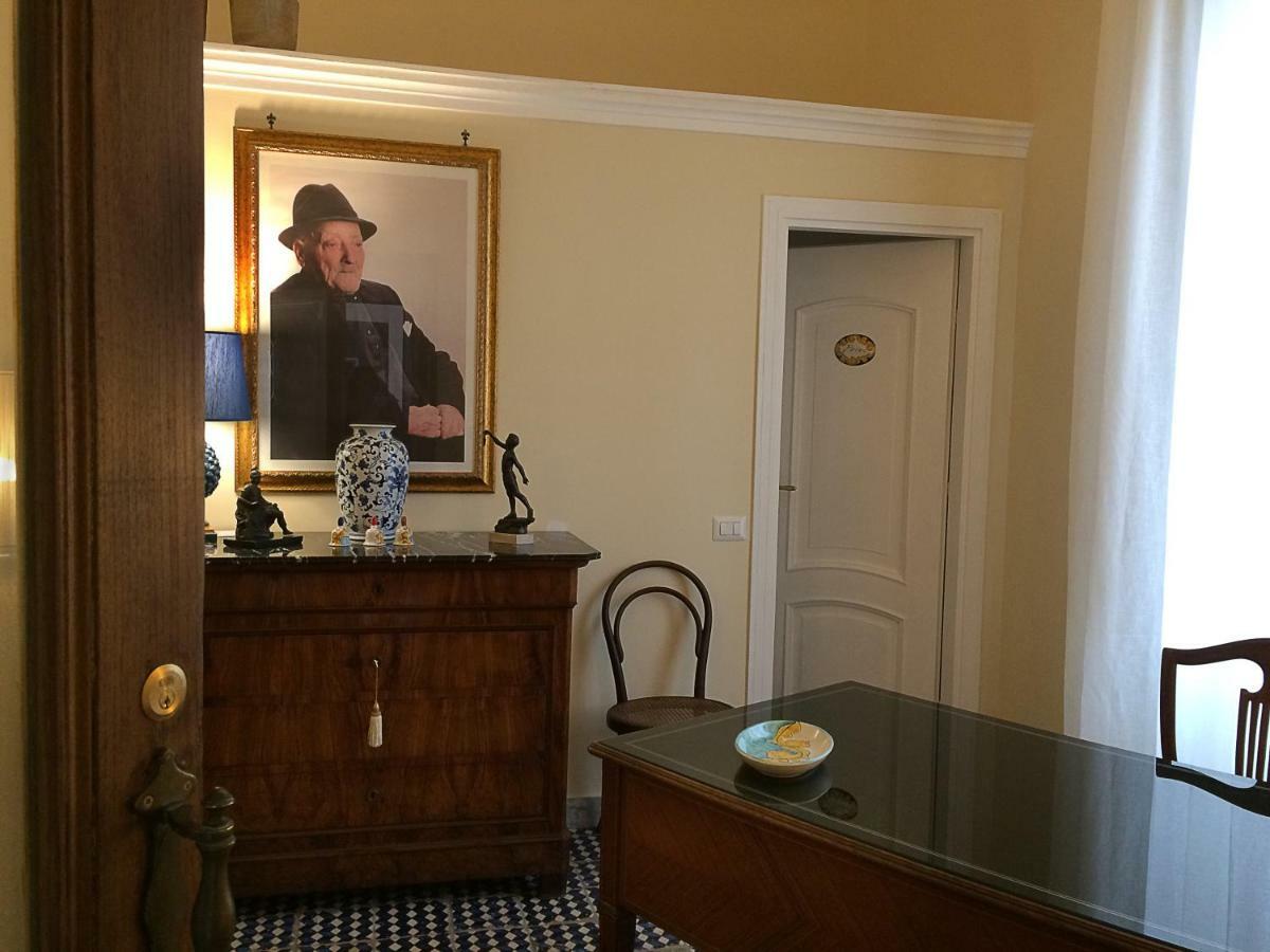 Don Angelo Petito Bed & Breakfast Napoli Bagian luar foto