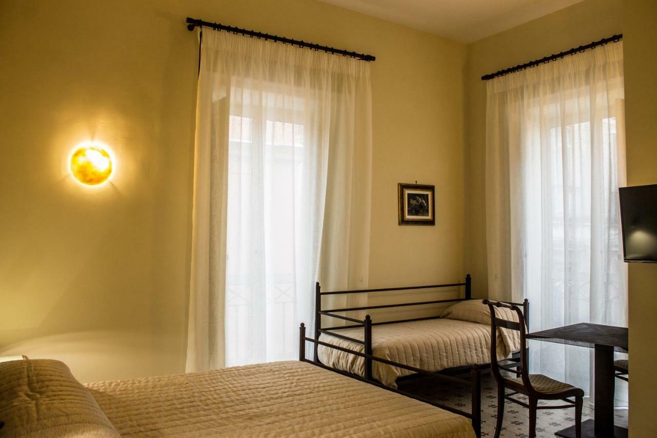 Don Angelo Petito Bed & Breakfast Napoli Bagian luar foto