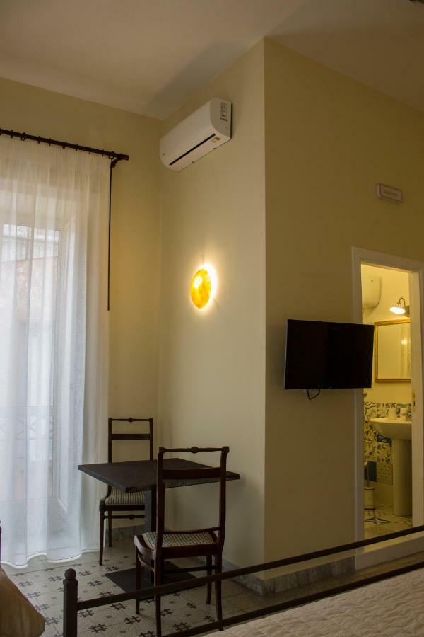 Don Angelo Petito Bed & Breakfast Napoli Bagian luar foto