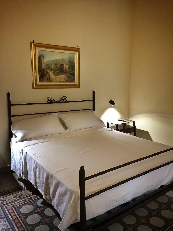 Don Angelo Petito Bed & Breakfast Napoli Bagian luar foto